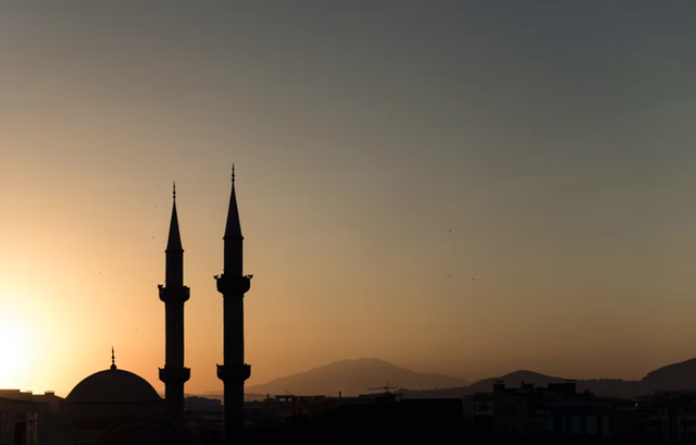 Ilustrasi jadwal sholat hari ini, Selasa, 31 Mei. Foto: unsplash.com/aliarifsoydas
