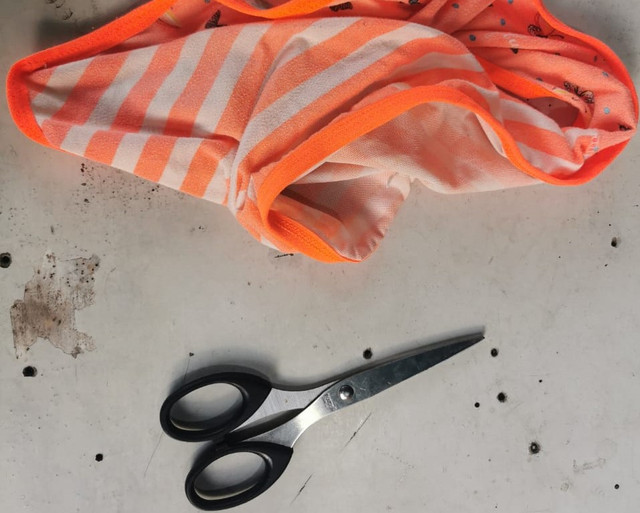 Barang bukti celana dalam dan gunting yang disita polisi di Denpasar