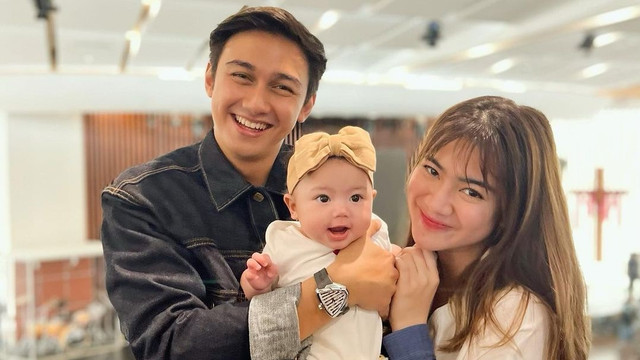 Keluarga Felicya Angelista dan Caesar Hito. Foto: Instagram/@felicyangelista_