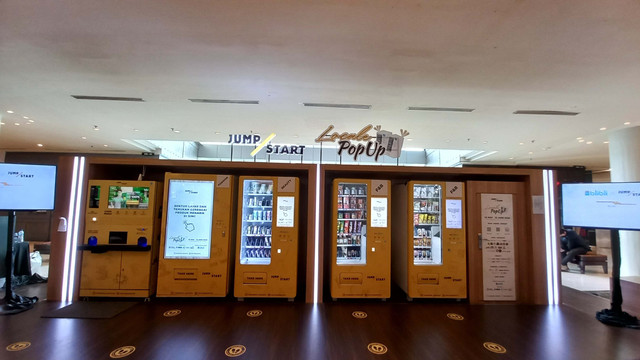 Vending Machine Jump Start Locale Pop Up di west mall Grand Indonesia, Jakarta. Foto: Monika Febriana/ Kumparan