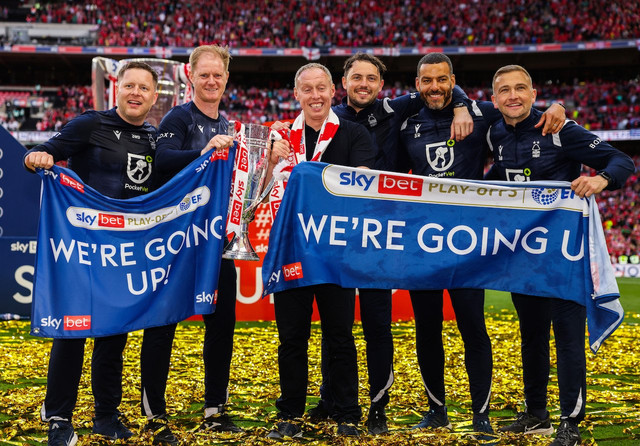 Manajer Nottingham Forest, Steve Cooper (tiga dari kiri). Sumber: Situs resmi EFL Championship.