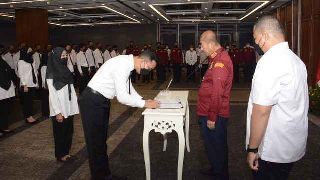 Dirjen Perikanan Tangkap KKP kukuhkan 62 petugas pemeriksa kelaikan Kapa. Foto: KKP
