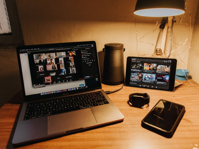 Ilustrasi aplikasi edt suara jadi merdu. Foto: Unsplash.com