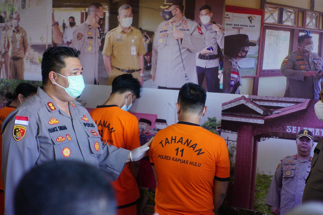 Oknum dokter di Kabupaten Kapuas Hulu yang ditangkap polisi karena menyimpan narkoba jenis sabu. (Dokumen Polres Kapuas Hulu)