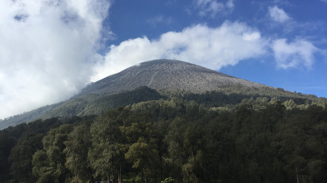 Gunung Semeru, Jawa Timur, Foto: Athirra Qatrunnada Wiharto/Penulis