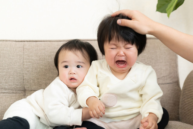 Ilustrasi anak kembar bertengkar. Foto: polkadot_photo/Shutterstock