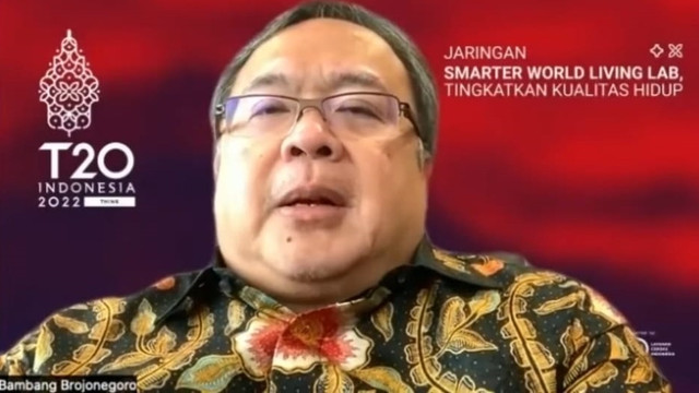 Bambang Brodjonegoro saat menyampaikan keterangan soal Smart City dan Living Lab dalam kegiatan webinar yang diadakan SCCIC ITB pada Rabu (1/6/2022). Foto: Dok. Istimewa