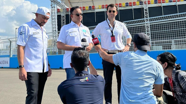 Gubernur DKI Jakarta, Anies Baswedan meninjau persiapan Jakarta E-Prix. Foto: Instagram/@ahmadsahroni88