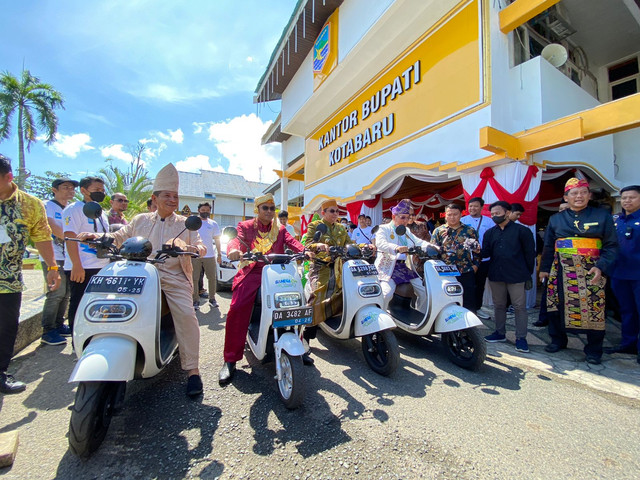 Kampanyekan Electrifying Lifestyle, Bupati Kotabaru Resmikan Komunitas EV