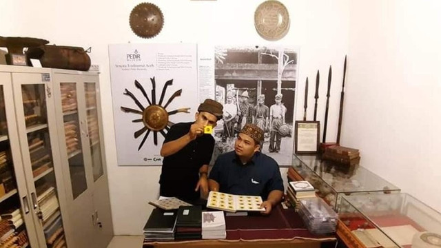 Masykur Syarifuddin (kanan) bersama rekannya. Dok. pribadi