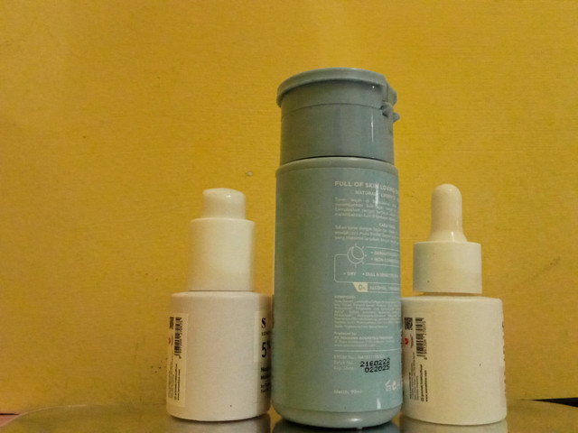 Beberapa skincare yang mengandung senyawa Niacinamide. Sumber: Gambar pribadi penulis
