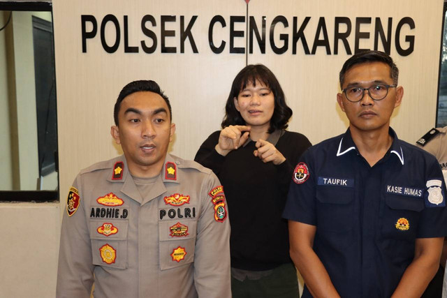 Kapolsek Cengkareng Kompol Ardhie saat memberi penjelasan terkait kasus ART dicabuli majikan di Polsek Cengkareng. Foto: Dok. Istimewa