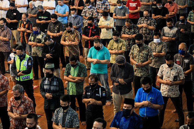 Salat gaib untuk Emmeril Khan Mumtadz yang digelar sejumlah Masjid di Bandung pada Jumat (3/6). Foto: Dok. Istimewa