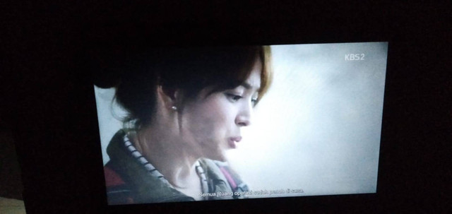 Menonton drama Korea. Foto: Nisa' Aqidatul Fithri