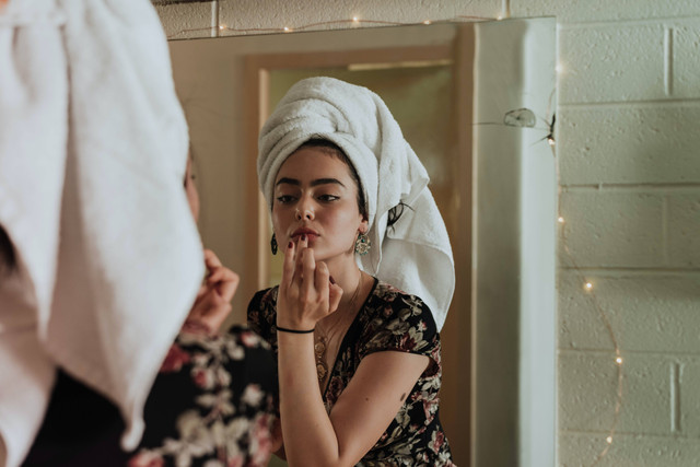 Ilustrasi cara bikin masker wajah, sumber foto: (Kevin Laminto) by Unsplash.com