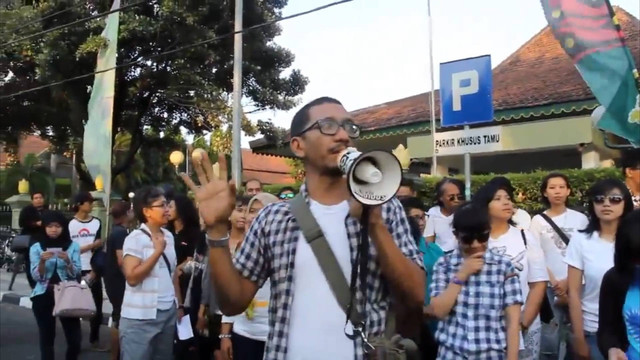Festival Seni Mencari Haryadi pada 2013 lalu diramaikan ratusan seniman. Foto: Dok. IVAA