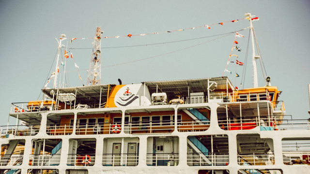 Banyuwangi ke Bali naik kapal berapa jam, Photo by Verhilian on Unsplash