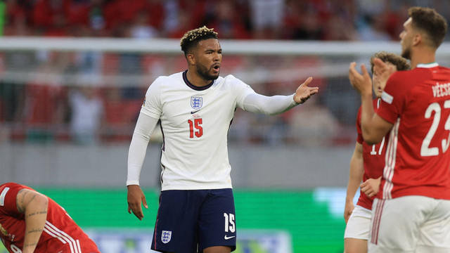 Pemain Inggris Reece James bereaksi saat hadapi Hongaria di Puskas Arena Park, Budapest, Hongaria, Sabtu (4/6/2022). Foto: Action Images via Reuters/Lee Smith