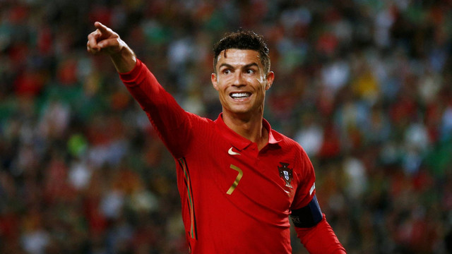 Pemain Portugal Cristiano Ronaldo bereaksi saat hadapi Swiss di Stadion Jose Alvalade, Lisbon, Portugal, Minggu (5/6/2022). Foto: Pedro Nunes/REUTERS