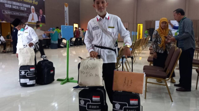 Barang bawaan jamaah haji kloter 1 yang tertinggal. Foto: Humas Kemenag Kanwil Jatim