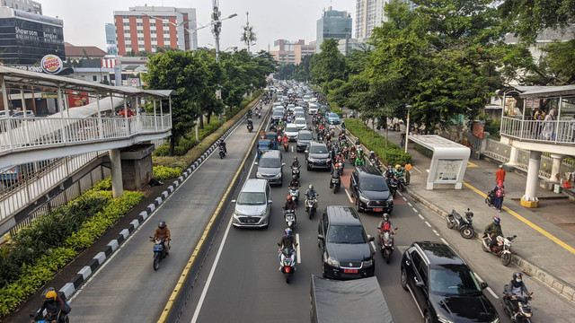  Kepadatan arus lalu lintas di Jalan Salemba Raya, Jakarta Pusat, Senin (6/6). Foto: Jonathan Devin/kumparan