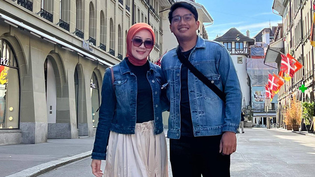 Attalia bersama dengan putra sulungnya Emmeril Kahn Mumtadz. Foto: Instagram.com/ataliapr/