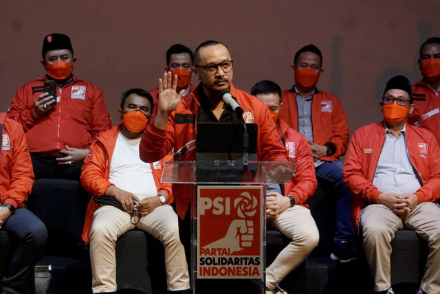 Ketua Umum Partai Solidaritas Indonesia (PSI) Giring Ganesha membuka pendaftaran bakal calon anggota legislatif untuk Pemilu 2024 di Gedung Perfilman Haji Usmar Ismail, Jakarta pada Senin (6/6).
 Foto: Iqbal Firdaus/kumparan