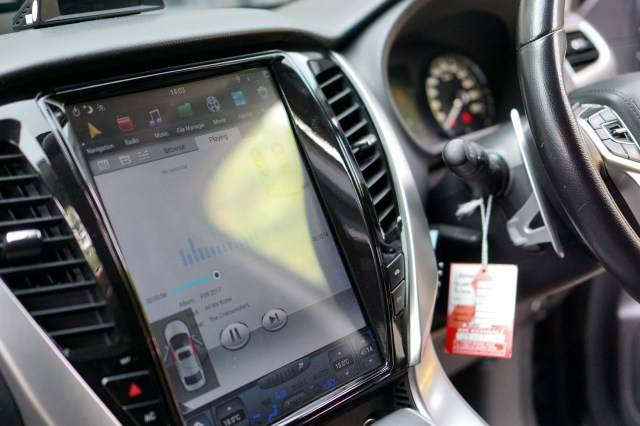 Ilustrasi head unit pada mobil. Foto: Nugroho Sejati/kumparan