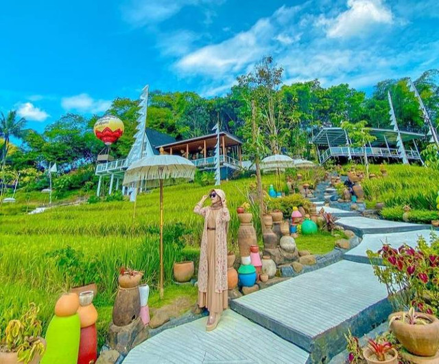 Pengunjung di tempat wisata cibiuk Garut Foto: Instagram/ @shellyerliana