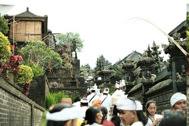 Ibadah Hari Raya Galungan. Sumber: unsplash.com