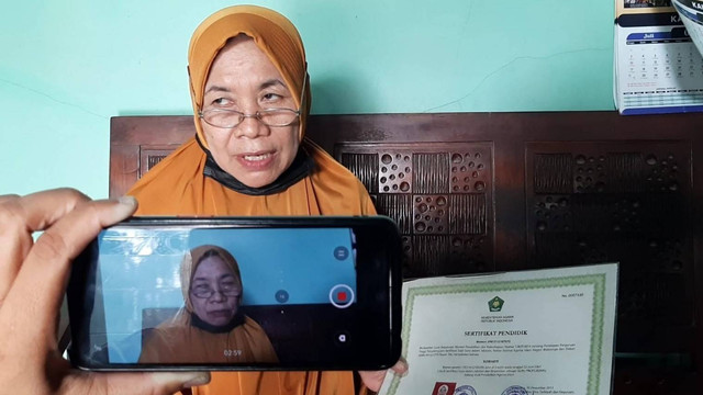 Pensiunan guru agama SDN Jetis Sragen, Suwarti (61). FOTO: Agung Santoso