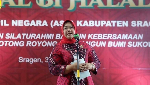 Bupati Sragen, Kusinar Untung Yuni Sukowati, dalam halal bihalal ASN Sragen di GOR Diponegoro, Sragen, Selasa (31/05/2022). FOTO: Dok Instagram @kominfo.sragen