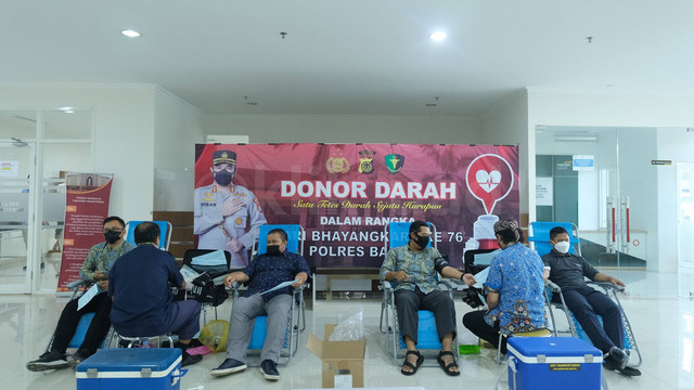 Aksi Donor Darah Memperingati Hari Bhayangkara ke-76 oleh Polres Bantul dan Universitas Ahmad Dahlan (UAD) (Foto: Humas UAD)