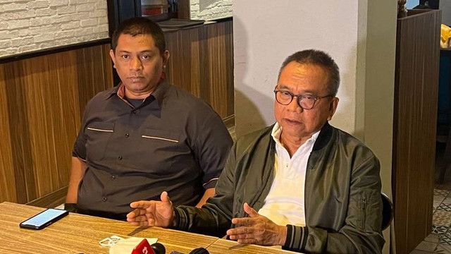 M Taufik klarifikasi tentang pemecatannya di Menteng, Jakarta Pusat, Selasa (7/6). Foto: Haya Syahira/kumparan