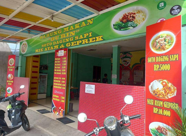 Gambar 1. Warung Makan Bu Rin di Kecamatan Lasem, Kabupaten Rembang, Jawa Tengah (Dokumen Pribadi)