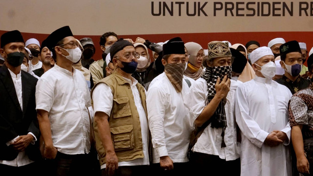 Ratusan relawan dari Majelis Sang Presiden membacakan deklarasi dukungan kepada Anies Baswedan sebagai Presiden RI 2024-2029 di Hotel Bidakara Pancoran, Jakarta Selatan, Selasa (8/6/2022). Foto: Iqbal Firdaus/kumparan