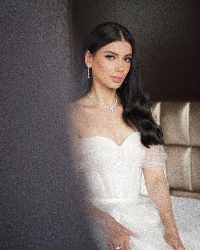 Makeup natural glamour Sabrina Chairunnisa di hari pernikahan dengan Deddy Corbuzier. Foto: Instagram/@archangelachelsea