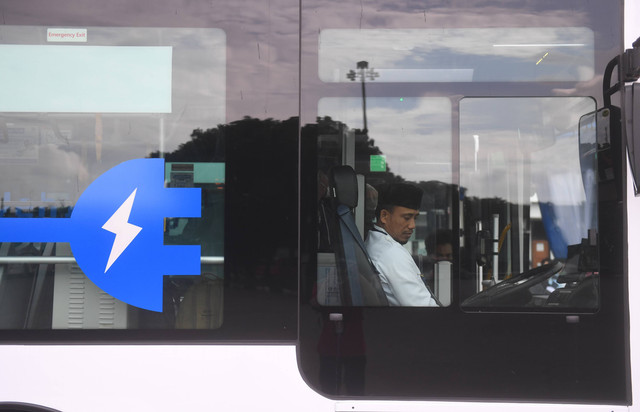 Supir bus listrik Transjakarta.  Foto: Akbar Nugroho Gumay/ANTARA FOTO