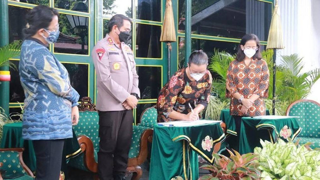 Penandatanganan peminjaman tanah antara Polda DIY dan Keraton Yogyakarta. Foto: Istimewa