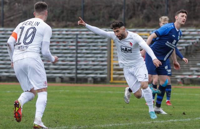 Nader El Jindaoui M dari Berliner AK bersorak dengan rekan setimnya setelah mencetak 1 0 Berliner AK Chemnitzer FC No Use Switzerland. Foto: Reuters