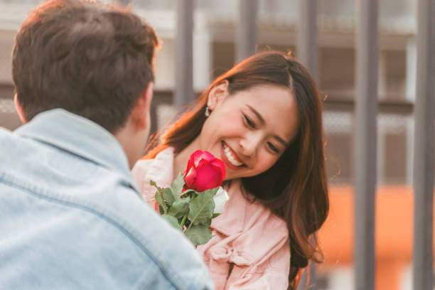 Cara Membuat Pria Jatuh Cinta dan Tergila-gila. Foto: iStockphoto