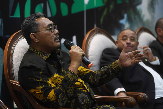 Wakil Ketua Umum PKB Jazilul Fawaid (kiri) menyampaikan paparan disaksikan Sekjen PKS Aboe Bakar Al-Habsyi (kanan) saat konferensi pers koalisi Pilpres 2024 di Kompleks Parlemen, Senayan, Jakarta, Kamis (9/6/2022). Foto: Akbar Nugroho Gumay/ANTARA FOTO