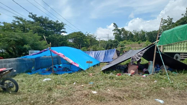Pengungsi gempa Mamuju membutuhkan bantuan mulai dari terpal, selimut, pampers, hingga sembako. Foto: Dok. Dompet Dhuafa