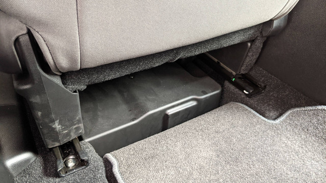 Baterai lithium-ion Suzuki Ertiga Hybrid. Foto: Sena Pratama/kumparanOTO