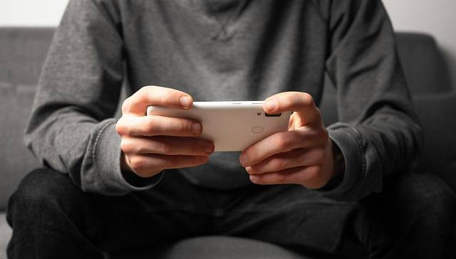 Ilustrasi Bermain Game Online. Foto: pixabay.com