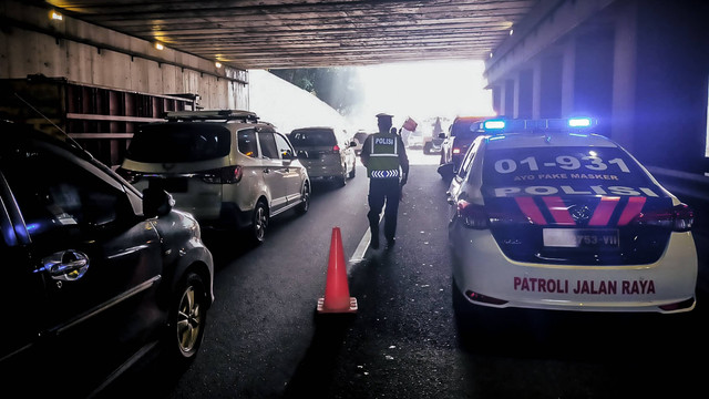 Kemacetan karena terjadi kecelakaan beruntun di ruas Tol Jatiwarna, Jumat (10/6). Foto: Dok. Istimewa