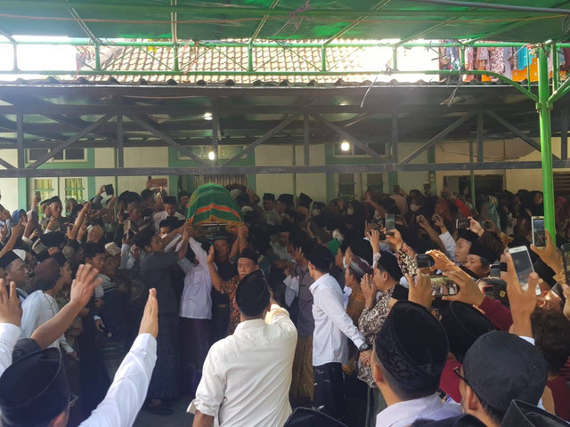 Ribuan Pelayat Hantarkan Jenazah KH Dimyati Rois Foto: Dok. Istimewa