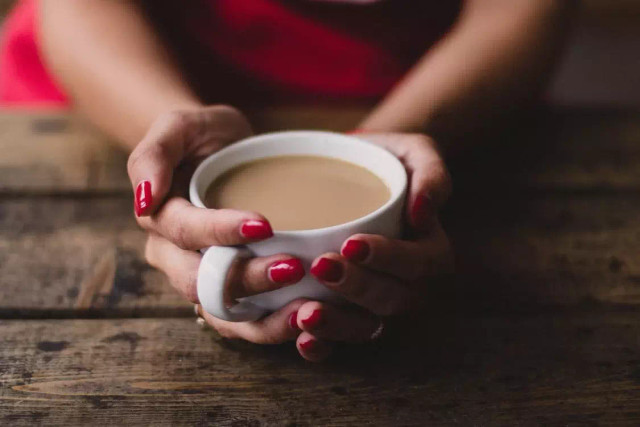 Ilustrasi bolehkah ibu hamil minum kopi susu (Sumber: Pexels)