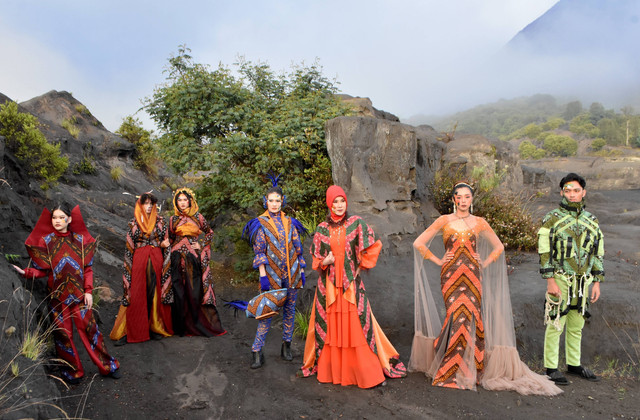 Keindahan Batik Pamekasan di Atas Hamparan Pasir Berbisik Gunung Bromo