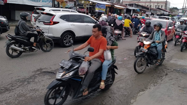 Ilustrasi pengendara di jalan raya. Foto: Ahmad/Langkan